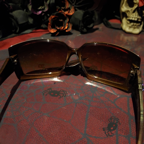 NWT 🤎Beautiful Brown Designer Sunglasses With UV Protection by DG🤎 - Picture 7 of 11